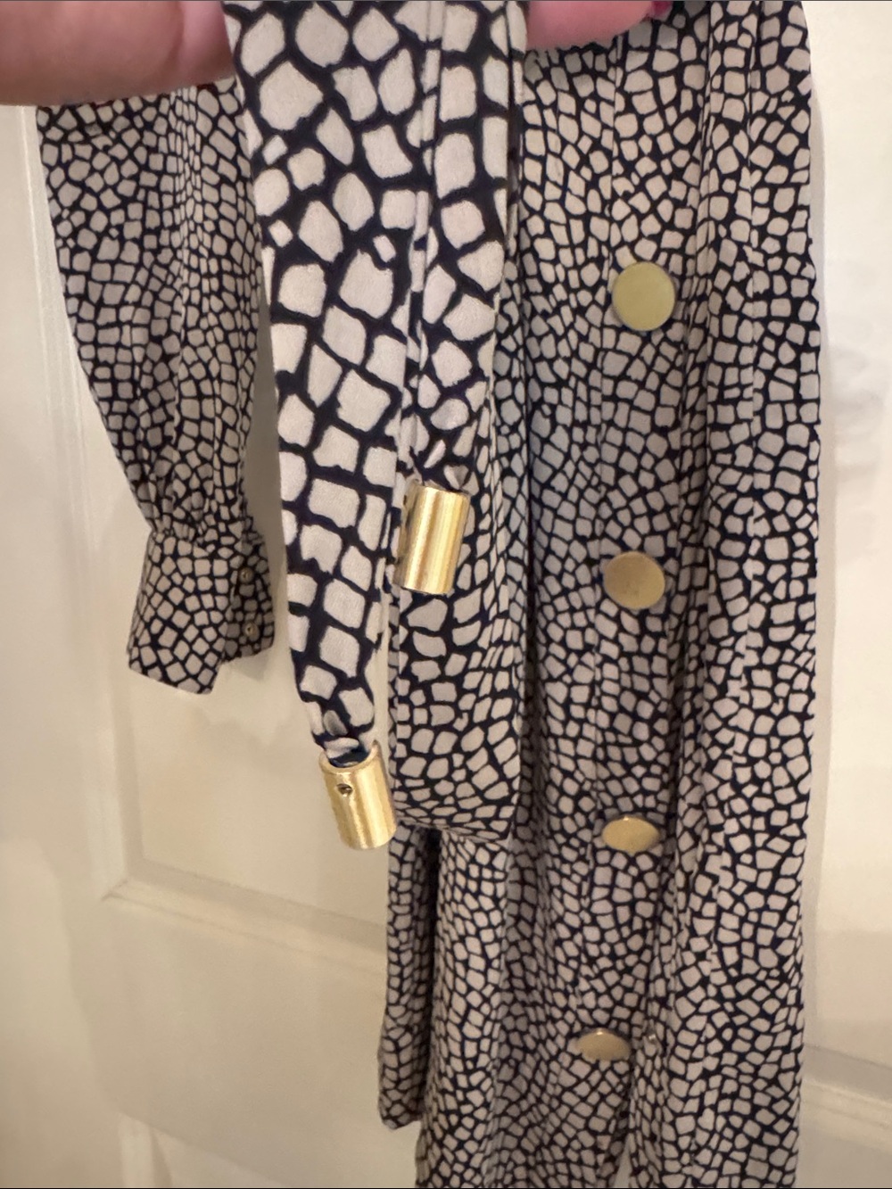 Diane Von Furstenberg Black and Cream Printed Long-Sleeve Button Dress - Picture 5 of 10